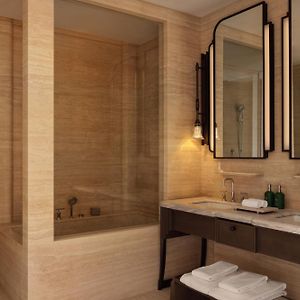 Premier Skyline King Room